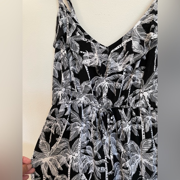 Torrid size 1 black & white palm tree pattern summer dress, mini - Picture 2 of 6